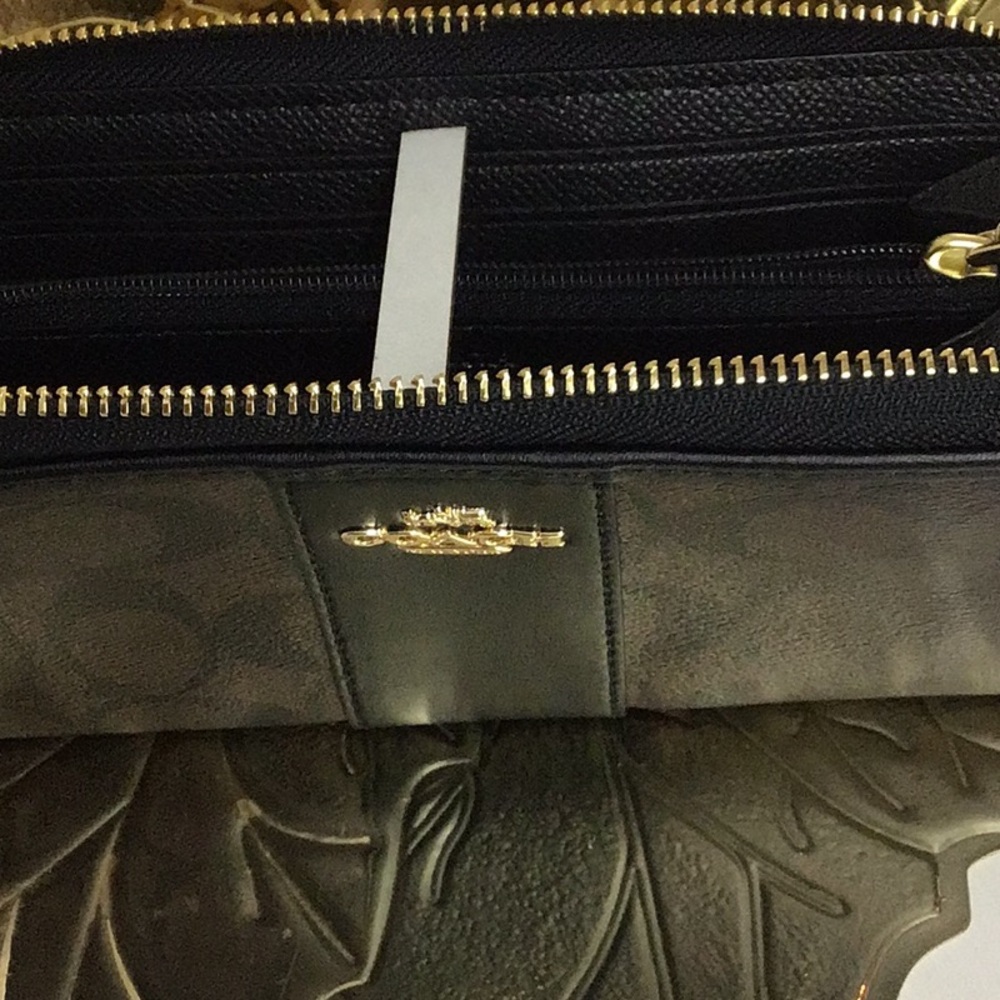 COACH BLACK/BROWN COACH ACCORDION ZIP WALLET IN SIGNATURE CANVAS - Picture 4 of 11
